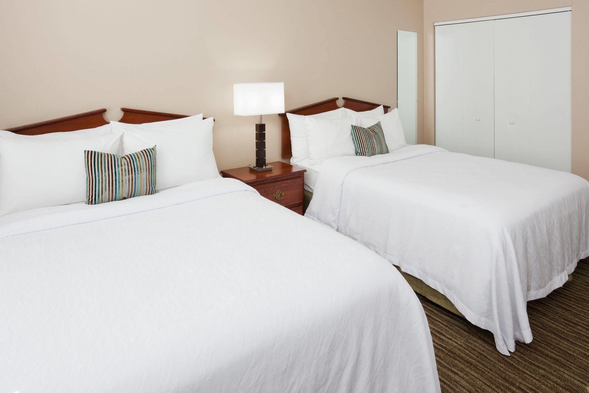 Grandstay Residential Suites Hotel - О Клер Екстериор снимка