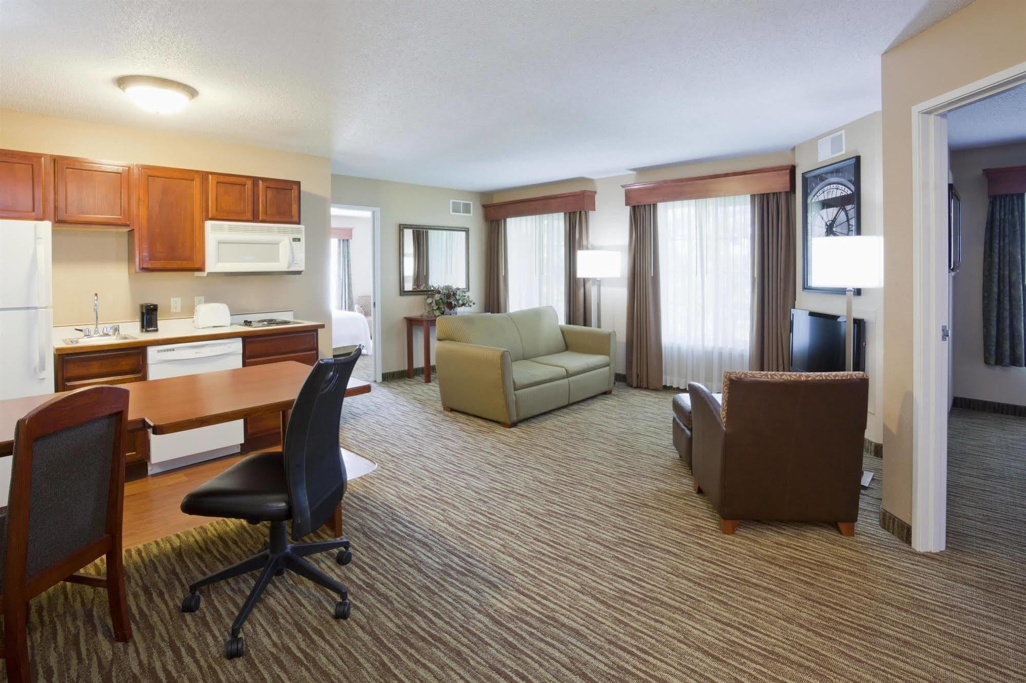 Grandstay Residential Suites Hotel - О Клер Екстериор снимка